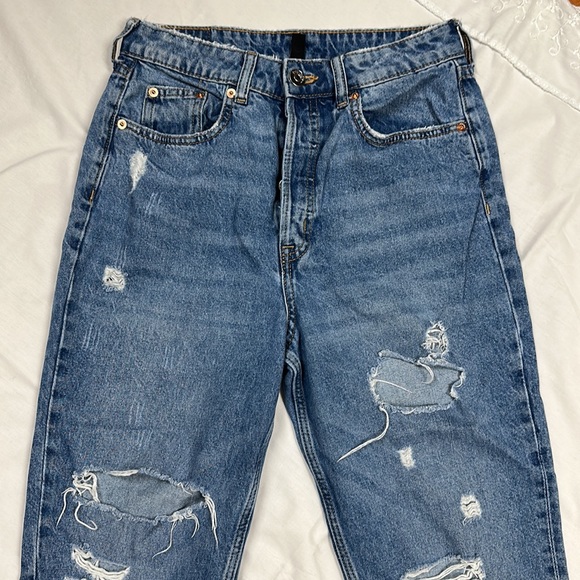 H&M Divided Distressed Jeans - Picture 2 of 9